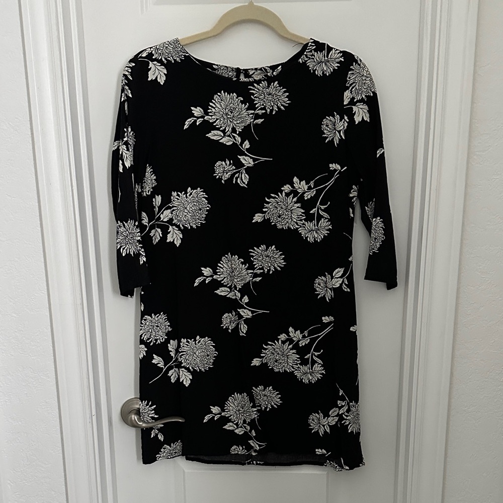 Chic Black and White Floral Mini Dress